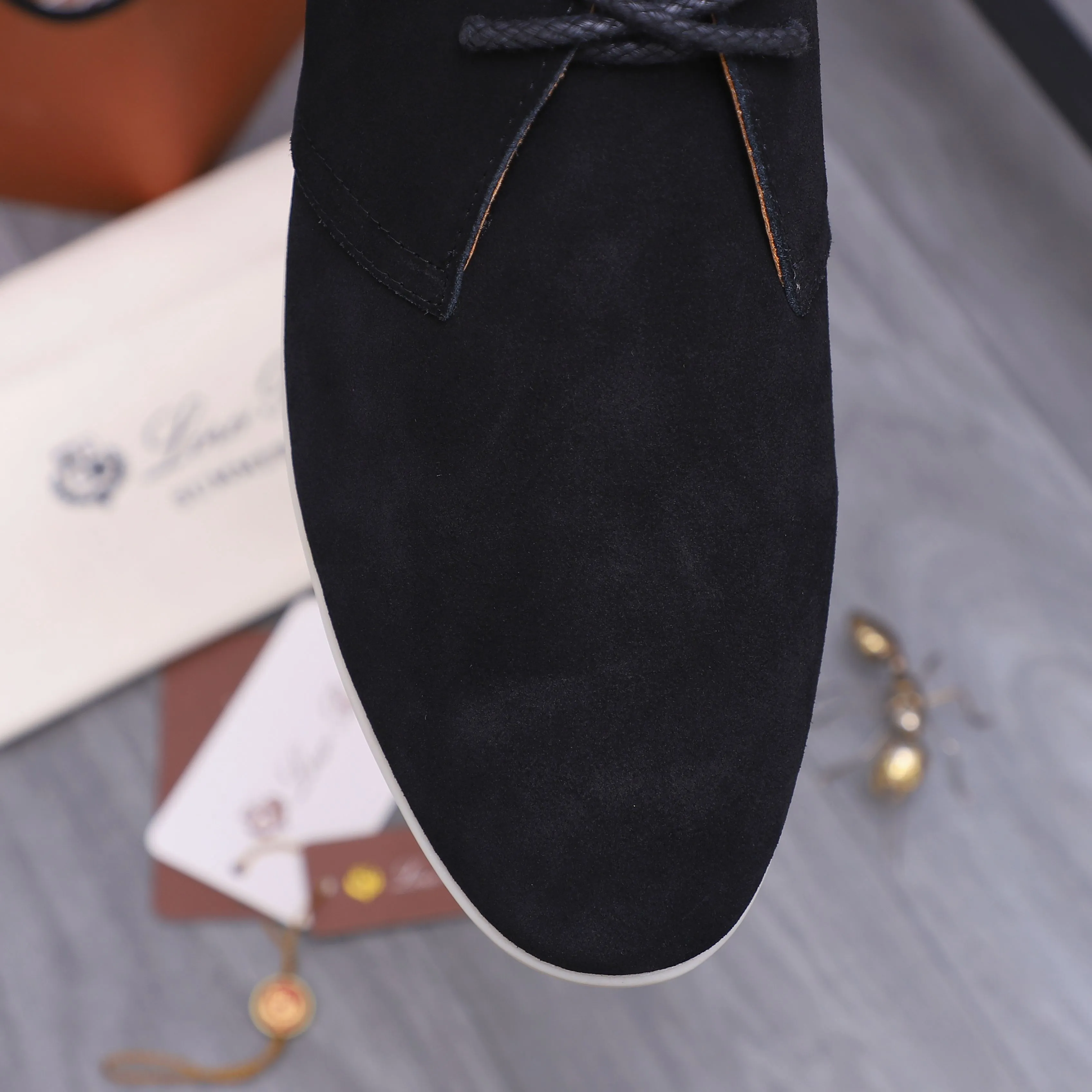 Men's shoes 💰442 Product trademark: Loro Men's shoes 💰iana "nuoyoupianran" high-top casual shoes Regular size: 38-45 (custom-made 45 non-returnable) Product materials: Selected frosted cowhide upper, cowhide lining, original outsole